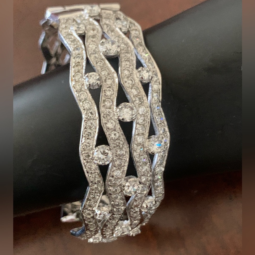 Dazzling CZ bangle in stainless steel